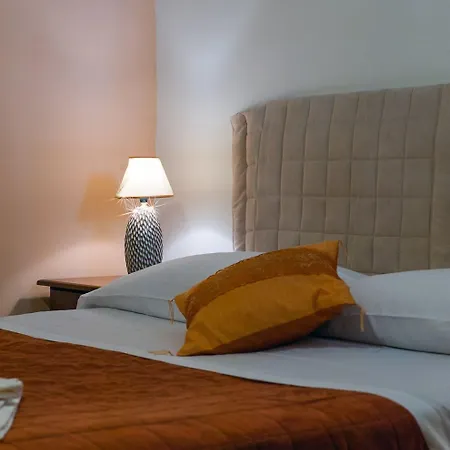 Umberto 33 فندق مبيت وإفطار 3*